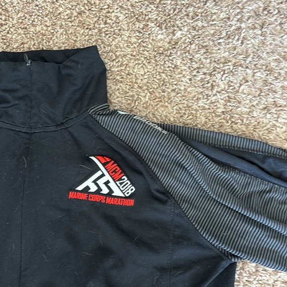 Marine corps marathon 2018 quarter zip - Picture 2 of 5